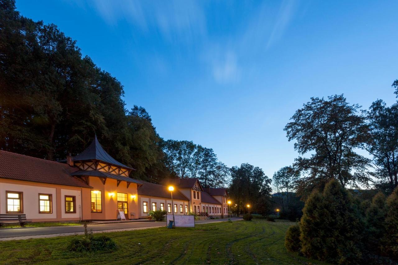 Hotel Lazne Kostelec Zlín Buitenkant foto