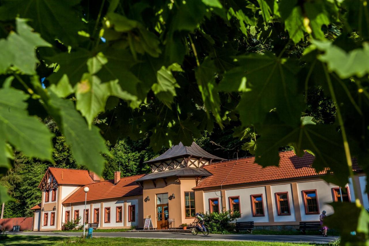 Hotel Lazne Kostelec Zlín Buitenkant foto